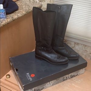 Blonde black waterproof boots